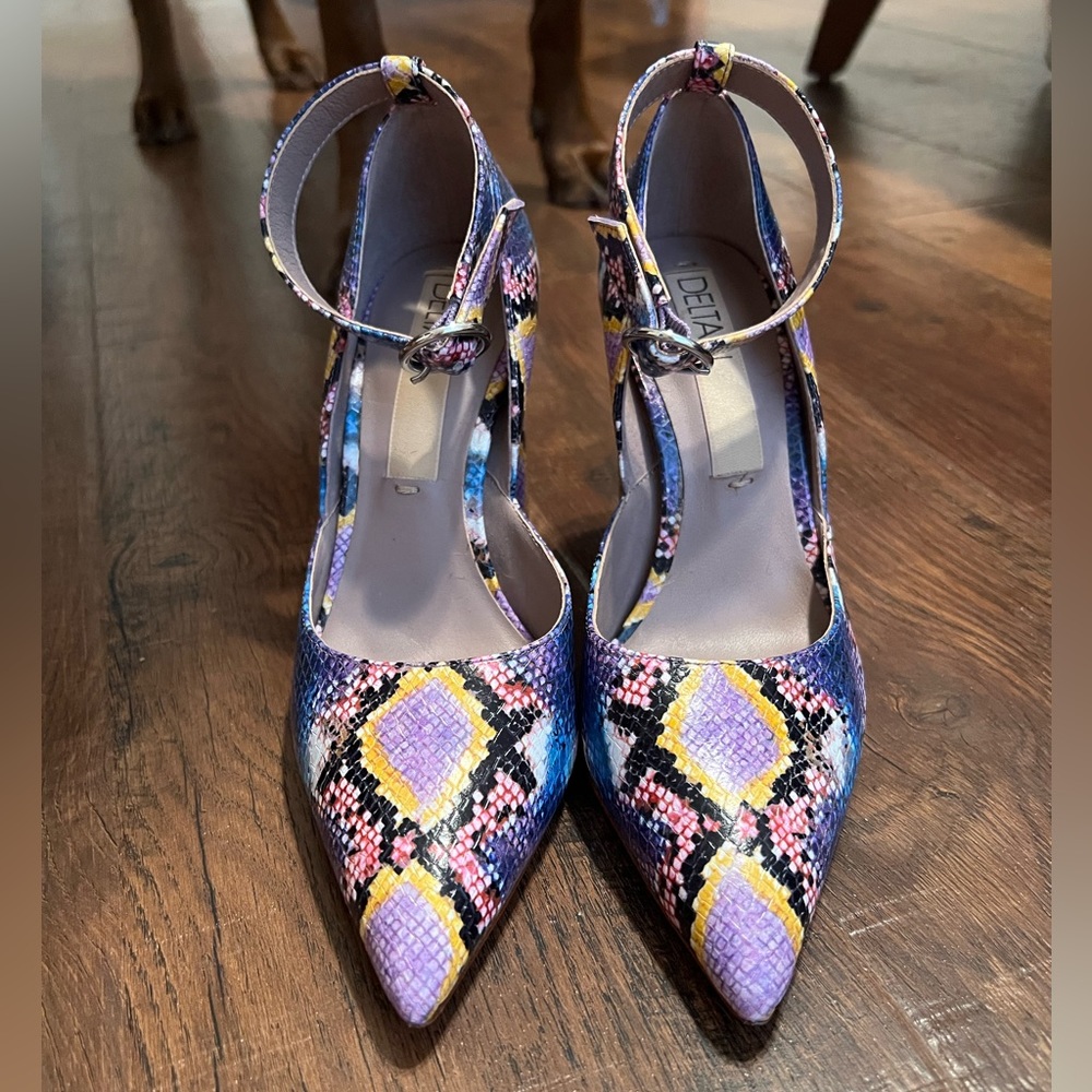 Deltan high heels